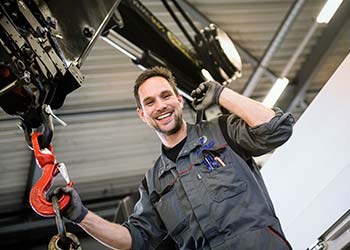 werken bij de werkplaats van BAS Truck Center
