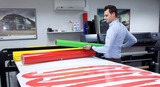 Belettering en design bij BAS Truck Center